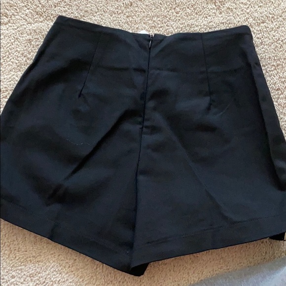 Shorts - Picture 2 of 4